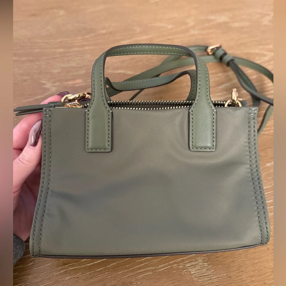BNWOT Tory Burch Ella Nylon Mini Tote Crossbody Bag in Palm Leaf Green - Picture 3 of 5